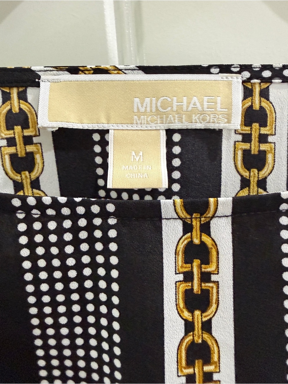 Michael Kors Black, White & Gold Chain-Print Top w Side Tie Detail, M! EUC - Picture 2 of 7